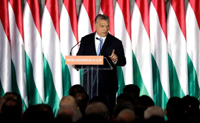 Kritiki pravijo, da bo z »zakonom o posebnih pooblastilih« madžarski premier Viktor Orbán legalno postal »diktator«. FOTO: Reuters