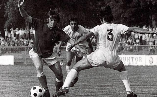 Branko Horjak je pogosto navduševal polne tribune Ljudskega vrta, kjer so nazadnje navijači spremljali prvo jugoslovansko ligo v letu 1972. FOTO: Arhiv NK Maribor