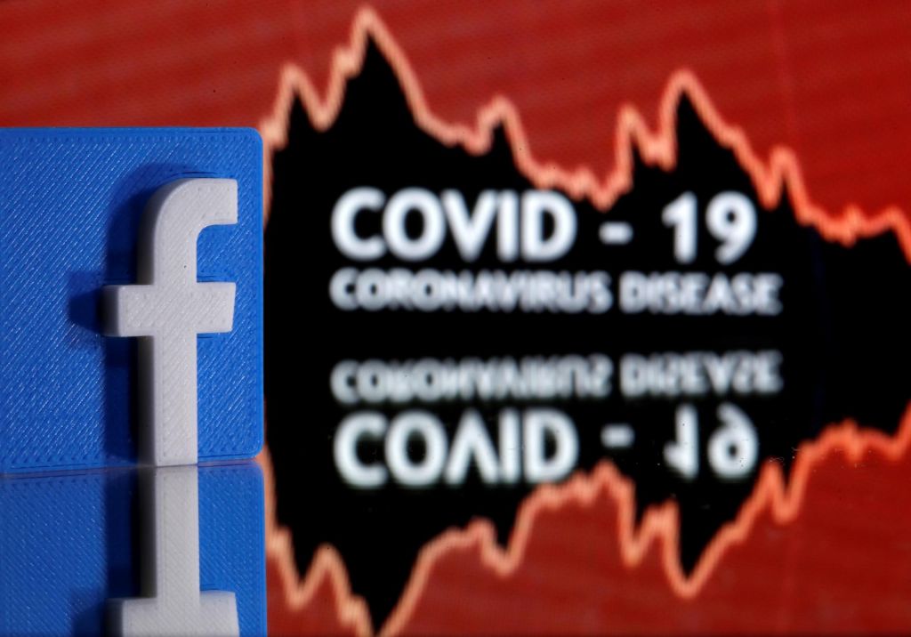 Zaradi koronavirusa Facebook poka po šivih