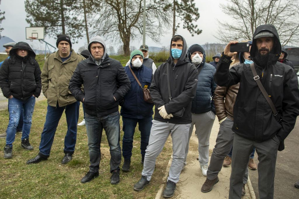 FOTO:Prvi konvoj Srbov krenil iz Ljubljane šele zvečer