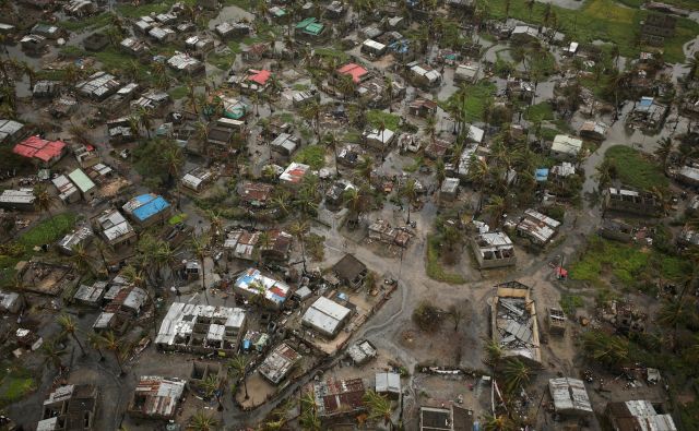 Ciklon Idai se je najprej znesel nad pristaniškim mestom Beira v Mozambiku in nato potoval v notranjost države. FOTO: Reuters