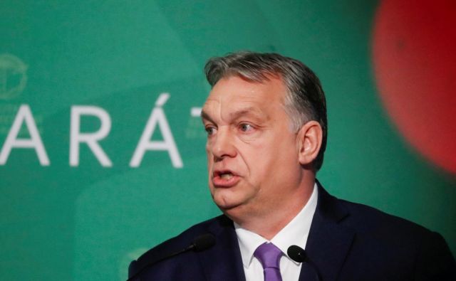 Viktor Orbán je napovedal nove, ostrejše ukrepe proti pandemiji koronavirusa. FOTO: Bernadett Szabo/Reuters