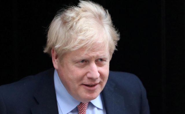Boris Johnson se je zaradi okužbe samoizoliral. FOTO: Hannah McKay/Reuters