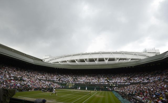 Začetek poletja si je v Londonu težko predstavljati brez slovitega teniškega turnirja. FOTO: Reuters