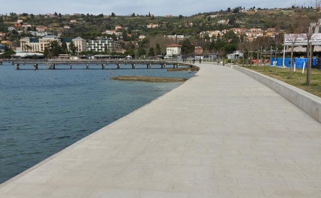 Prazna portoroška promenada. FOTO: Su. K./Delo