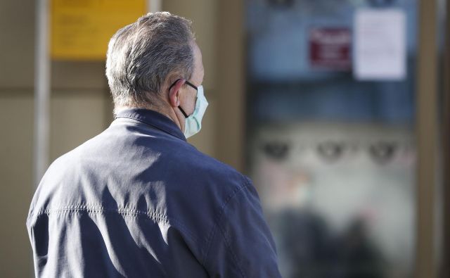 Maske za osebno uporabo je mogoče natisniti s 3D-tiskalnikom. FOTO:Leon Vidic/Delo