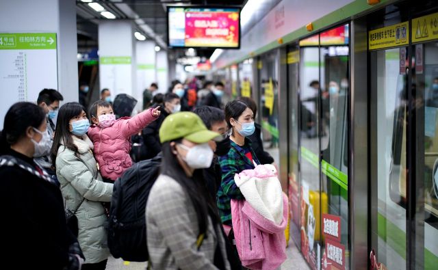 Kitajska zdaj v statistiko epidemije codvida-19 uvršča tudi asimptomatične primere. Foto: Aly Song/Reuters