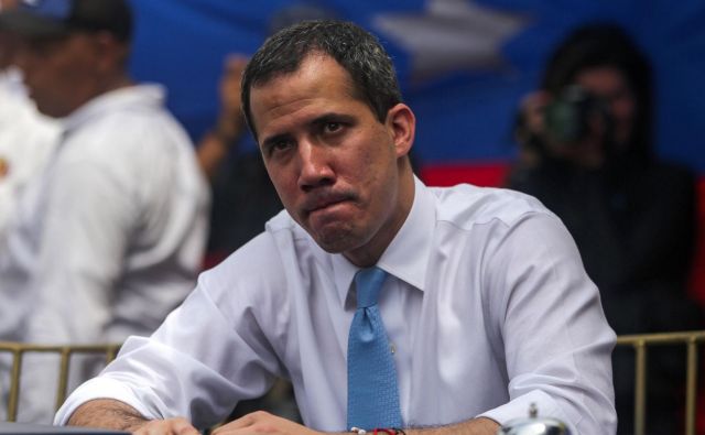 Samooklicani venezuelski predsednik Juan Guaidó bi sprejel ameriški predlog. FOTO: AFP