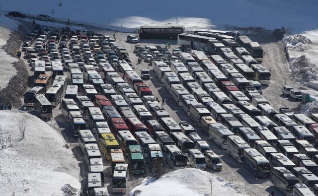 Množični športni dogodki, kot je odpovedano svetovno prvenstvo v poletih v Planici, so bili za zdaj mirujoče avtobusne prevoznike vir prihodkov. Foto Marko Feist