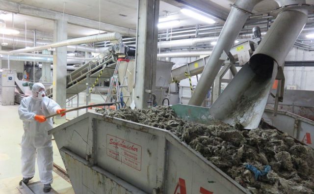 Blato mariborske čistilne naprave bodo skladiščili ob napravi, odvoza ni. FOTO: Aquasystems