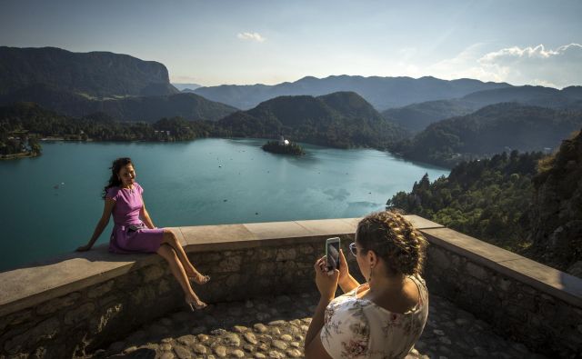 Slovenija ponuja predvsem slikovite kulise v gorah in druge raznolike snemalne lokacije: obalo, jezera, jame, reke, gradove … Foto Voranc Vogel