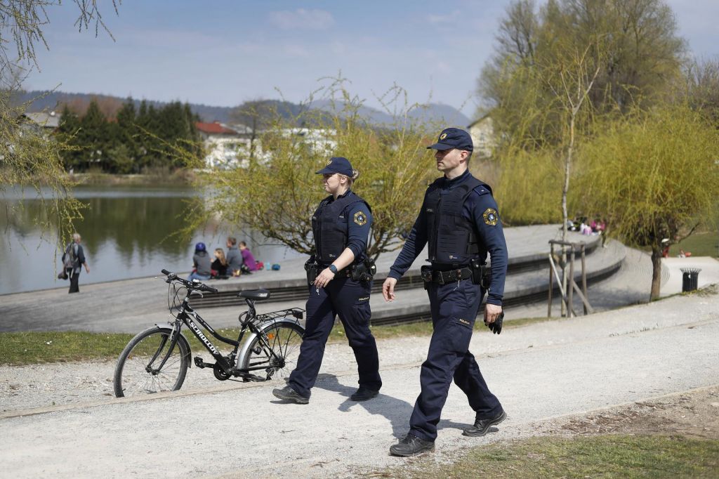 Sprehodi po občinah ob navzočnosti policistov