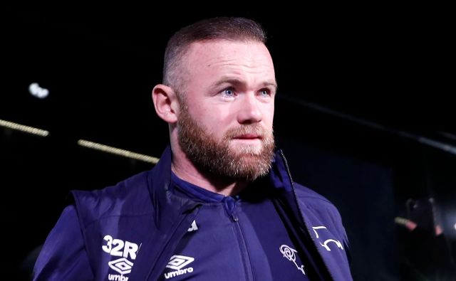 Wayne Rooney se je postavil v bran angleškim nogometašem. FOTO: AFP