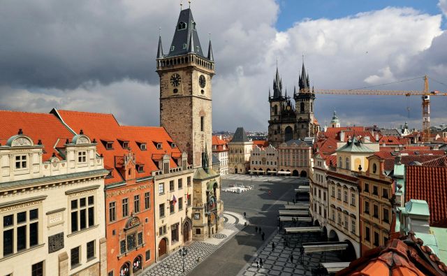 Praga je v teh dneh neprepoznavno prazna. FOTO: Reuters