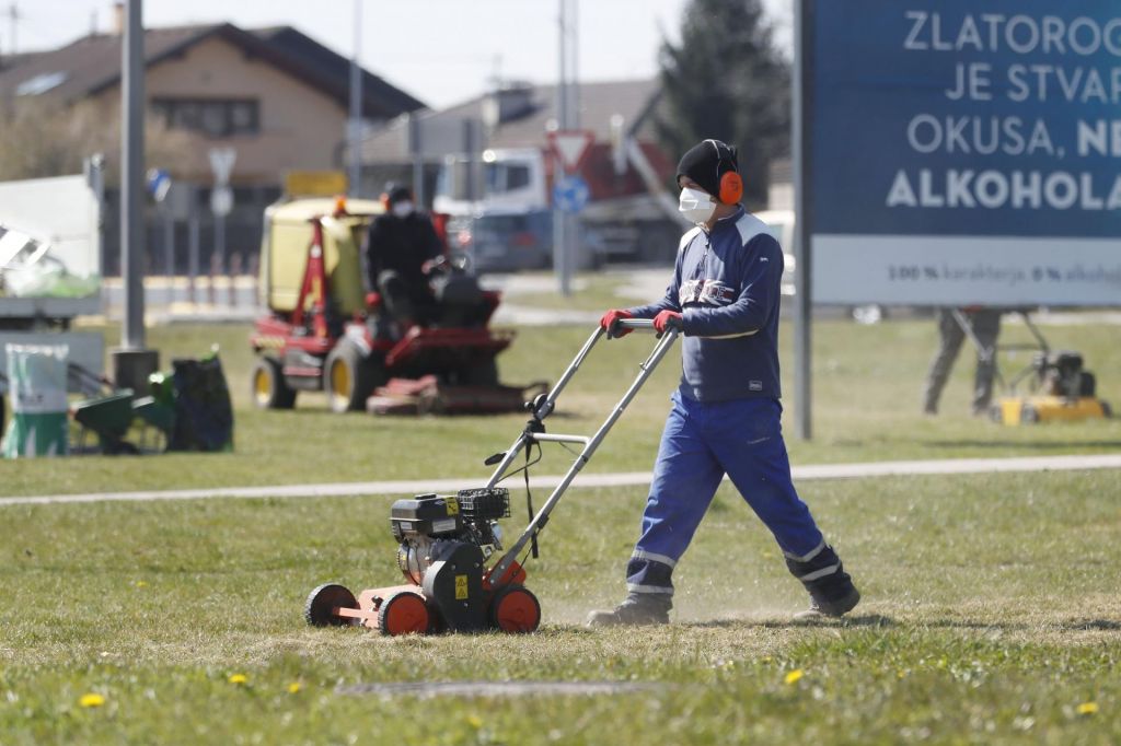 FOTO:Po praznikih morda zagon nekaterih gospodarskih panog