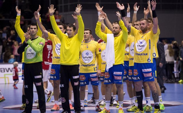 Uroš Zorman (z brisačo) je bil pri poljskemu velikanu Kielce od leta 2011 in je z njim osvojil enega od svojih štirih naslovov evropskega klubskega prvaka. FOTO: Reuters