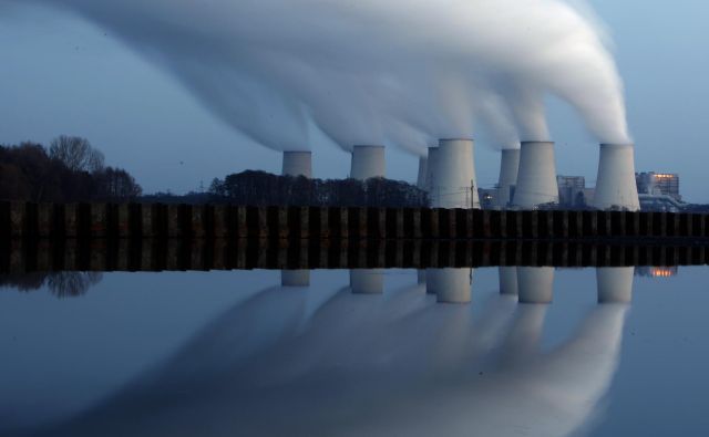 Termoelektrarna na lignit v bližini Cottbusa na vzhodu Nemčije. FOTO: Pawel Kopczynski/Reuters 