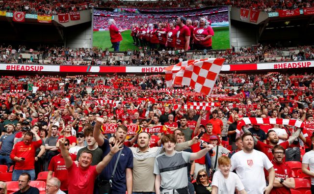 Štadion Wembley je pogosto prizorišče tekem za različne angleške (super)pokale, spoznali so ga tudi navijači Liverpoola, ki bodo praznovali tudi letos. FOTO: Reuters
