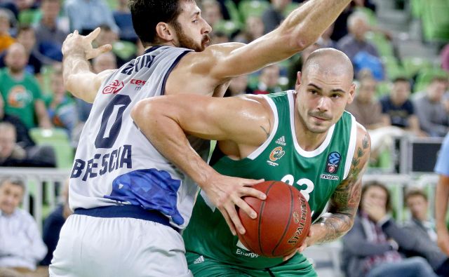 Nemški košarkar Maik Zirbes ne bo več branil zelene Olimpijine barve. FOTO: Roman Šipić/Delo