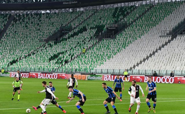 Italijanska liga se je prekinila pred praznimi tribunami. FOTO: AFP