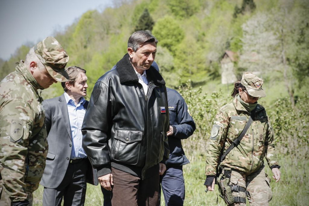 Pahor, Tonin in Hojs bi vojski podelili izredna pooblastila