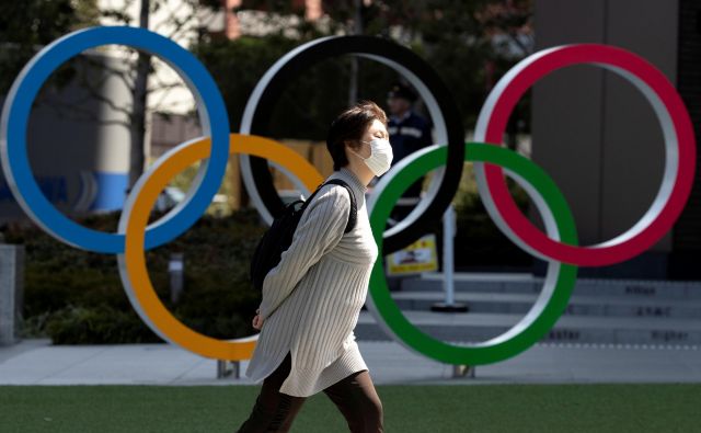 Igre v Tokiu bodo težko izvedljive tudi čez dobro leto, če ne bo učinkovitega zdravila proti koronavirusu. FOTO: Reuters