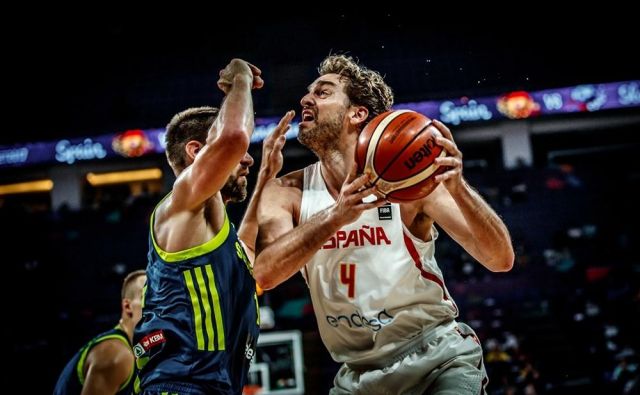 Pau Gasol je v polfinalu evropskega prvenstva 2017 naletel na izjemno čvrsto oviro, Gašperja Vidmarja & Co. FOTO: FIBA