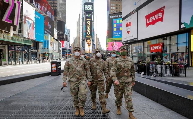 Times Square v New Yorku danes. FOTO: Andrew Kelly/Reuters