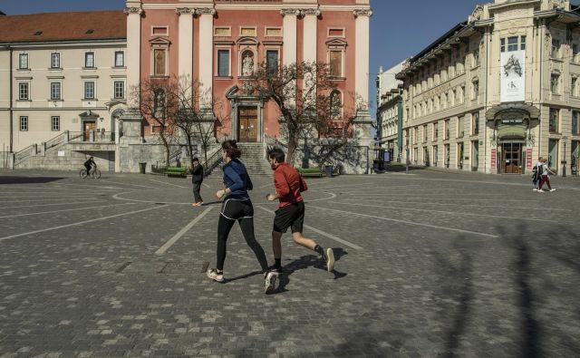 Izpraznjene ulice Ljubljane. FOTO: Voranc Vogel/Delo