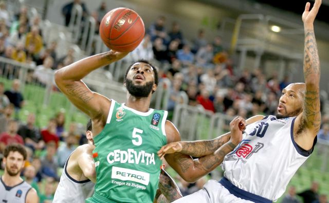 Letošnje tekmovalno obdobje Cedevite Olimpije zaradi rezultatov in virusa ne pije vode. FOTO: Roman Šipić