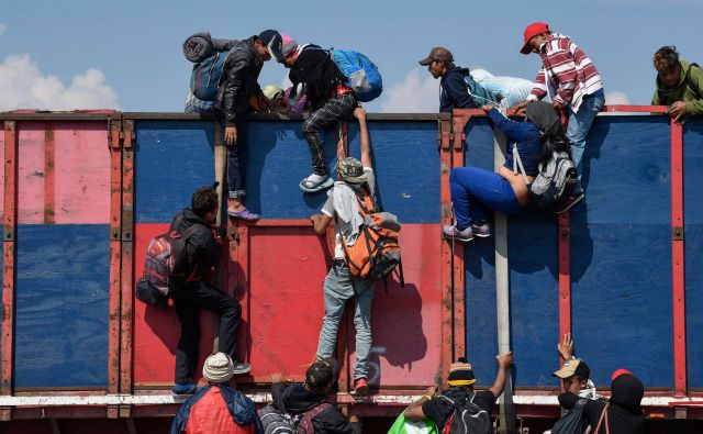 Honduraški priseljenci na poti skozi Mehiko proti ZDA Foto AFP