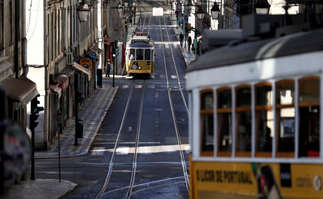 Portugalska mesta naj bi turistično začela utripati septembra, ko bodo morda odprli hotele. Foto Reuters