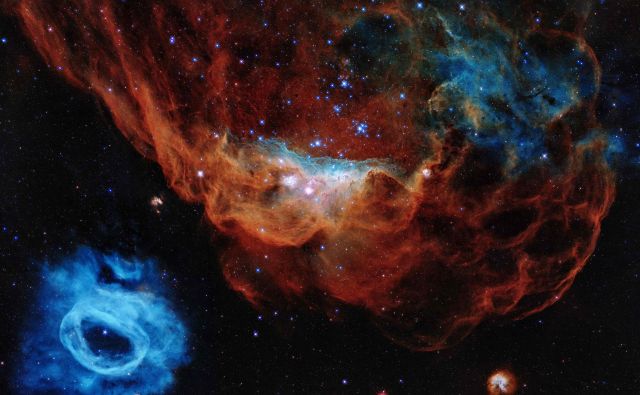 Esa in Nasa sta ob 30. obletnici izstrelitve teleskopa Hubble izdali posnetek meglic NGC 2014 in NGC 2020 FOTO: ESA/HUBBLE/NASA/AFP