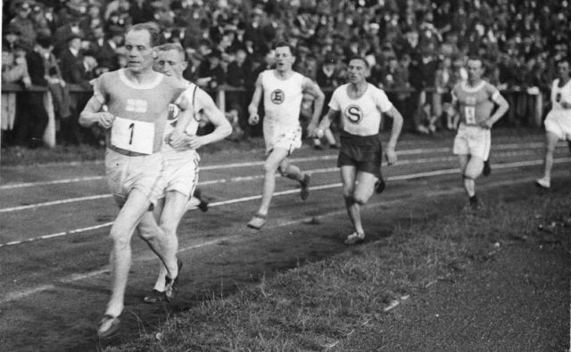 Finski tekač na srednje in dolge proge Paavo Nurmi (levo) je bil eden od junakov OI 1920. Osvojil je tri zlate in eno srebrno kolajno.<br />
FOTO: Arhiv MOK