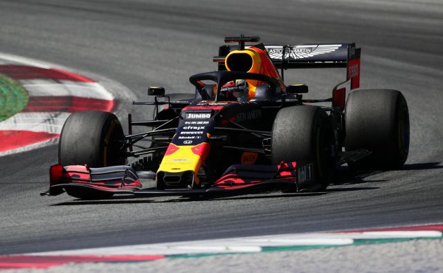 Moštvo Red Bull, ki ima v Nizozemcu Maxu Verstappnu enega najboljših voznikov v karavani formule 1, upa, da bo na domačih tleh v Spielberg Reu odprlo sezono. FOTO: Reuters