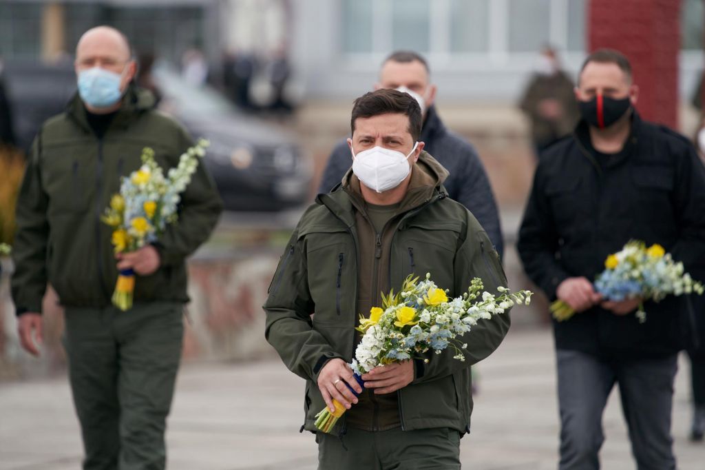 FOTO:Ob obletnici katastrofe še vedno borba gasilcev s požari