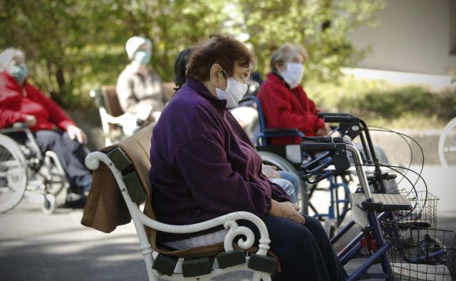 Geriatrična medicina v Sloveniji mora postati samostojna specializacija, njene vsebine pa je treba vključiti tudi v kurikulume drugih specializacij, so menili zdravniki na okrogli mizi na to temo. FOTO: Jure Eržen