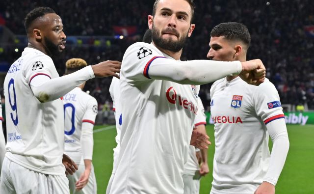 Lyon ohranja aktiven status v ligi prvakov. Lucas Tousart (na fotografiji) se je takole veselil gola proti Juventusu v prvi tekmi osmine finala, s katerim je Lyon premagal Italijane z 1:0. FOTO: AFP