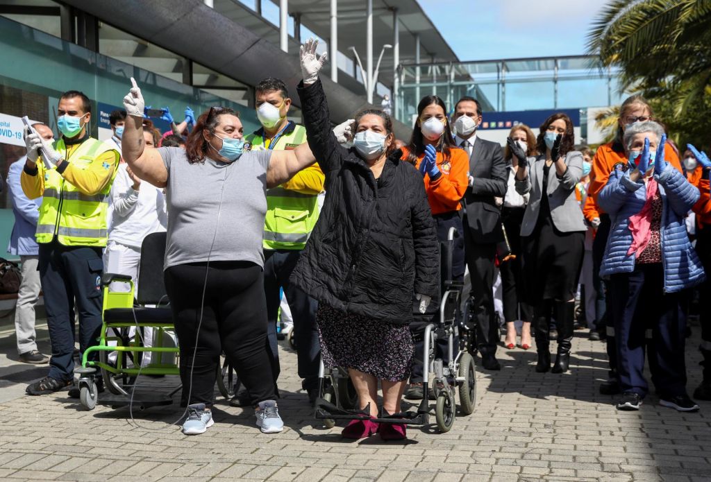 FOTO:Zdravstveni delavci protestirali ob zaprtju začasne bolnišnice v Madridu