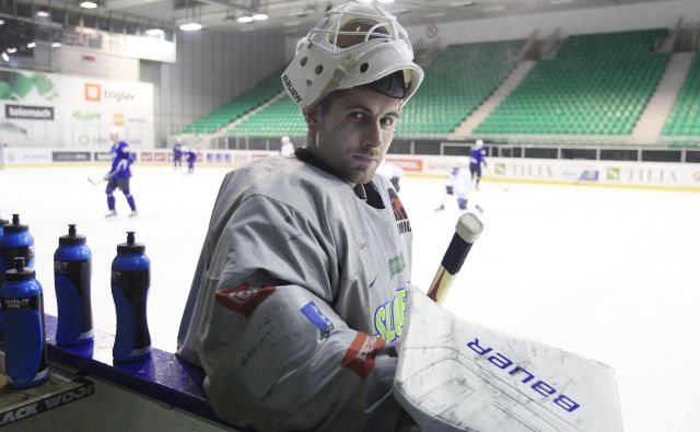 Gašper Krošelj je v zadnjih letih št. 1 med slovenskimi reprezentančnimi vratarji. FOTO: Leon Vidic/Delo