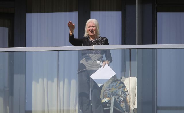 Pred nami so nujne aktivnosti, da bi ob novi epidemiji preprečili vse tisto, kar ni bilo dobro za stanovalce domov za starejše, opozarjajo v Srebrni niti. Foto Jože Suhadolnik