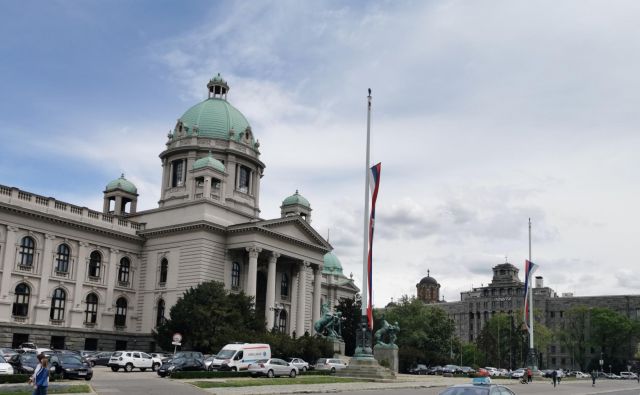 Poslanci v narodni skupščini v Beogradu so ukinili izredno stanje zaradi koronavirusa. Foto Milena Zupanič