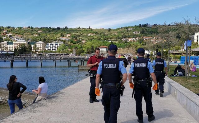 Kaj pravzaprav sporočajo plaže pod takim nadzorom? FOTO: Boris Šuligoj