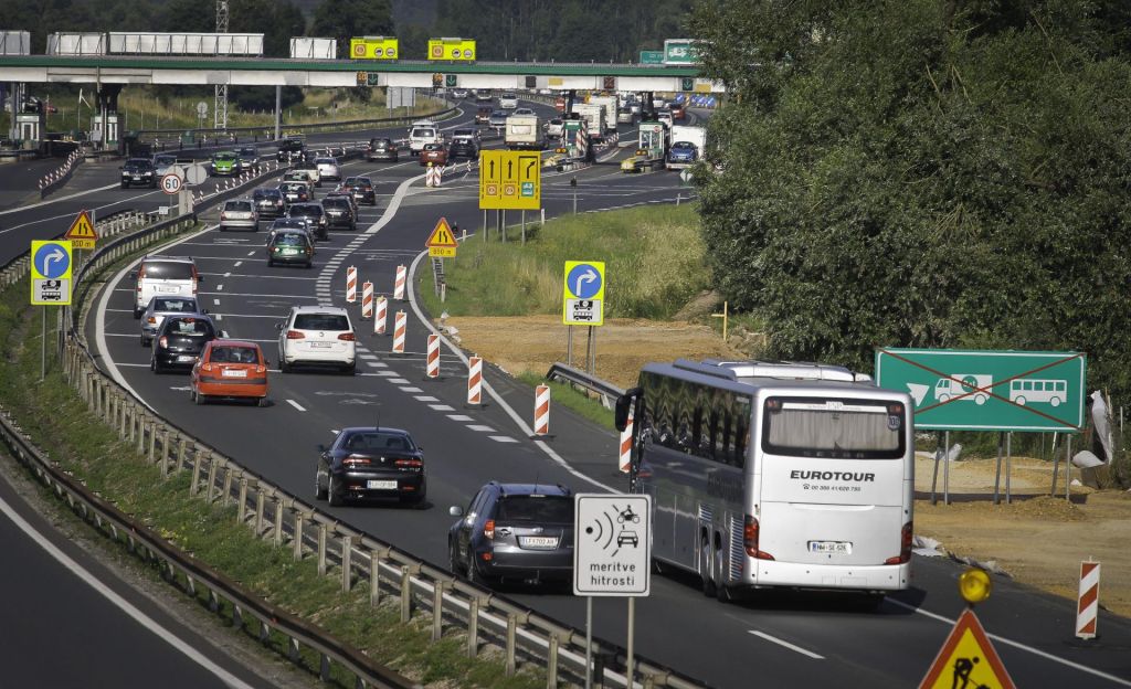 FOTO:»Novi cestni pasovi negativno vplivajo na okolje in zdravje«