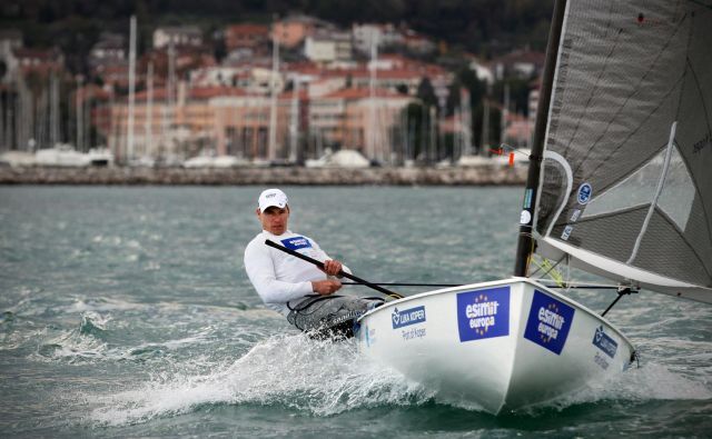 Žbogar je edini slovenski jadralec s tremi olimpijskimi medaljami; srebrn je bil leta 2016 v Rio de Janeiru v razredu finn ter leta 2008 v Pekingu v razredu laser, v katerem je bil bronast leta 2004 v Atenah. FOTO: BlaŽ Samec