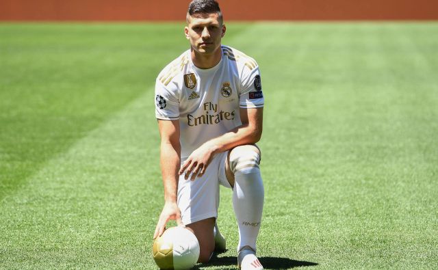Luka Jović si je zlomil eno od kosti v desnem stopalu. FOTO: AFP