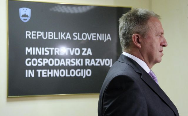 Gospodarski minister in prvak SMC Zdravko Počivalšek padel na zadnje mesto po priljubenosti politikov.  FOTO: Leon Vidic/Delo