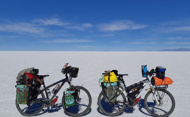 Slovita slana puščava v Boliviji, Salar de Uyuni, je bila za kolesi težka preizkušnja. FOTO: osebni arhiv