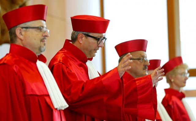 V Nemčiji še ni bilo jasnega odgovora, kdo ima zadnjo besedo v odnosih med zveznim ustavnim sodiščem in Sodiščem EU.FOTO: Reuters