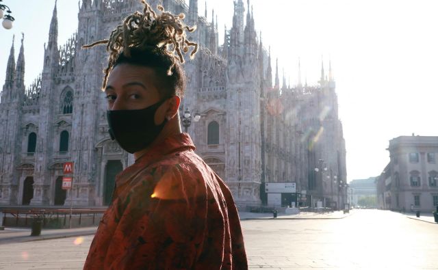 Italijanski raper Ghalli v spotu vabi Milančane v novo mestno normalnost. Foto Tania Feghali/Yesmilano